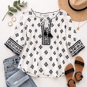 John Mark White Linen W/ Black Embrodery Shutter Pleats NWOT Shirt. Ladies XL